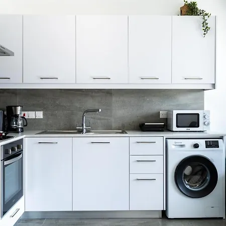 Azoria - Stylish 1-br & Balcony In *