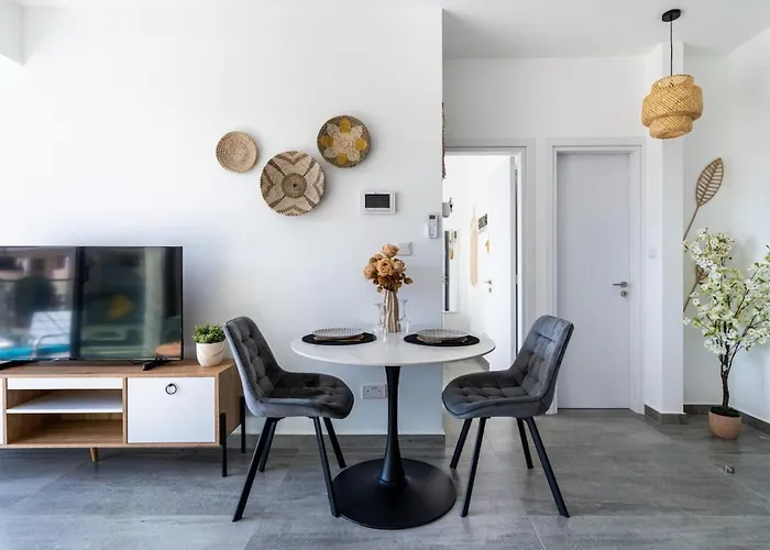 Lejlighed Azoria - Stylish 1-br & Balcony In *