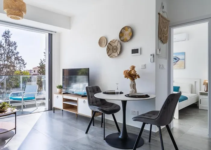 Azoria - Stylish 1-br & Balcony In Kiti