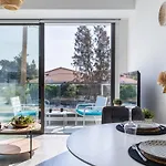 Azoria - Stylish 1-br & Balcony In Appartement *