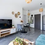 Azoria - Stylish 1-br & Balcony In Appartement *