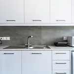 Appartement Azoria - Stylish 1-br & Balcony In