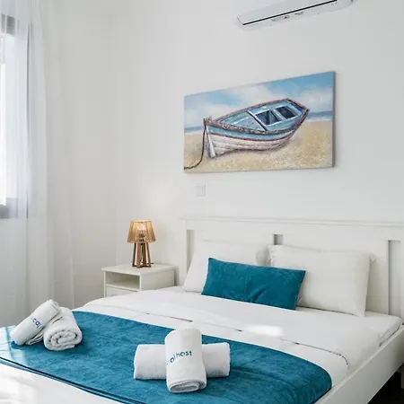 Apartmán Azoria - Stylish 1-br & Balcony In