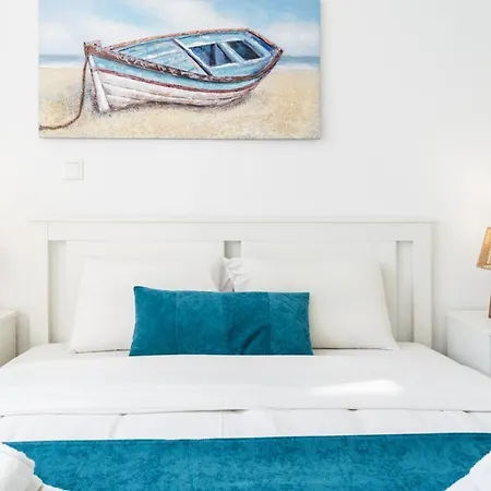 Appartement Azoria - Stylish 1-br & Balcony In *