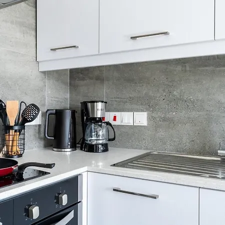 Azoria - Stylish 1-br & Balcony In Apartment *