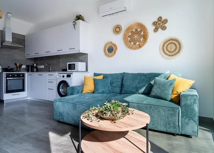 Azoria - Stylish 1-br & Balcony In Apartment Kiti