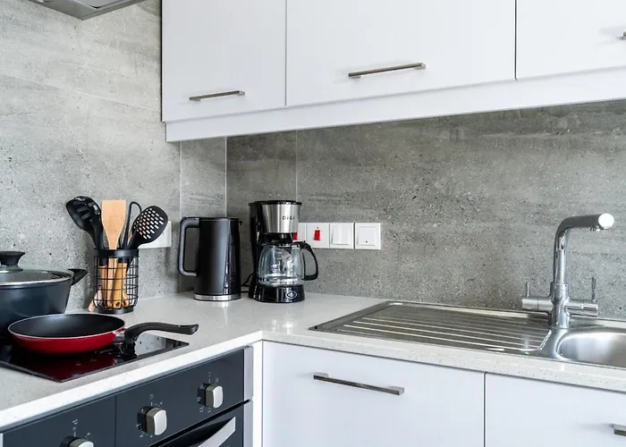 Azoria - Stylish 1-br & Balcony In Apartmán *